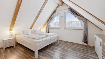 3 Schlafzimmer, Reisekinderbett, BettwÀsche