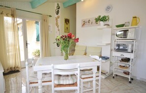 Interior - 1 bedroom awesome home in Visan (Visan)