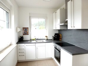 Kühlschrank, Geschirrspüler