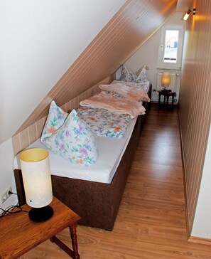2 bedrooms, WiFi, bed sheets