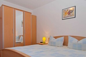 2 bedrooms, WiFi, bed sheets