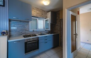 Fridge, stovetop, coffee/tea maker