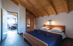 4 chambres, accès au Wi-Fi (inclus), literie fournie