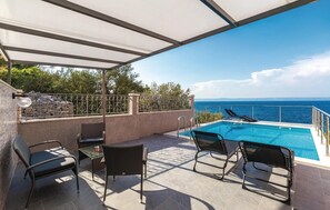 Pool - Nice home in Prigradica (Prigradica)