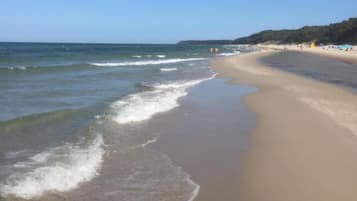 En la playa, arena blanca