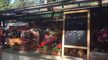 Der serveres aftensmad