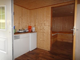 Refrigerador, placa de cocina, utensilios de cocina