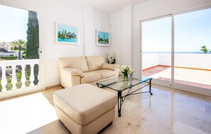 TV, DVD player, ping pong - Gorgeous home in Riviera del Sol (Riviera del Sol)