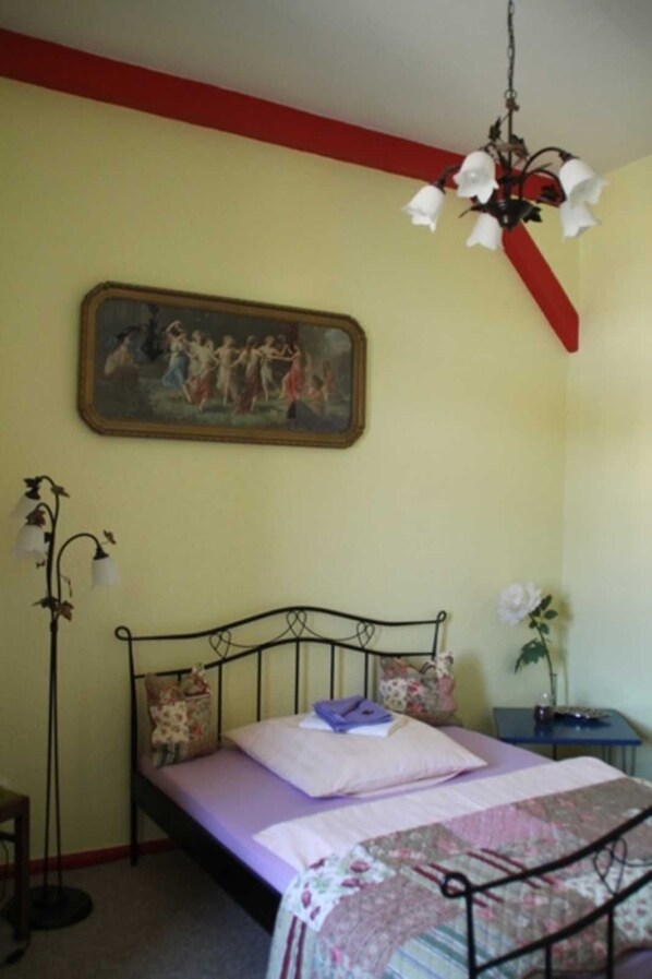 1 bedroom, WiFi, bed sheets