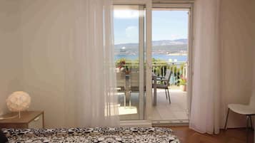 2 bedrooms, iron/ironing board, Internet