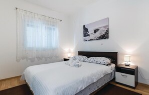 1 bedroom, free WiFi, bed sheets