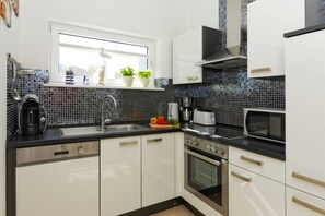 Kühlschrank, Mikrowelle, Ofen, Geschirrspüler