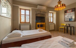 3 bedrooms, travel cot, free WiFi, bed sheets - 3 bedroom stunning home in Gora Glusic (Gora Glusic)