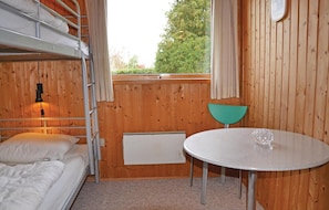 3 bedrooms, travel crib
