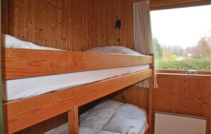 3 bedrooms, travel crib