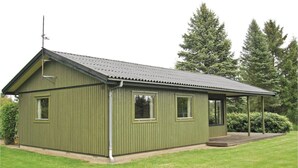 A small, single-story building with a sloped roof and a covered porch. - 3 bedroom stunning home in Kirke Hyllinge (Kirke Hyllinge)