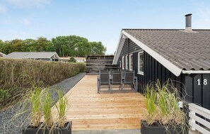 Outdoor dining - Cozy home in Sjølund with sauna (Sjølund)