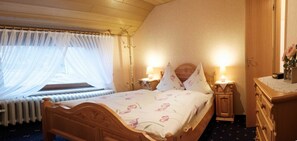 2 多间卧室、客房内保险箱、WiFi、床单