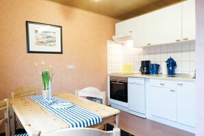 Kühlschrank, Mikrowelle, Ofen, Geschirrspüler