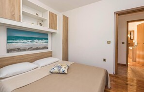 2 bedrooms, free WiFi, bed sheets - 2 bedroom awesome apartment in Supetarska Draga (Supetarska Draga)