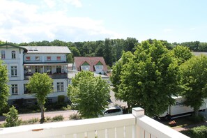 Unclassified image, 3 of 19, button