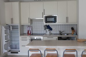 Kühlschrank, Mikrowelle, Ofen, Geschirrspüler