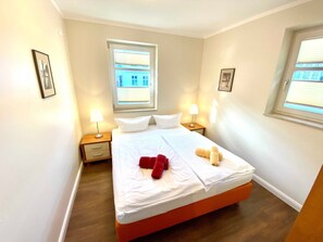 2 bedrooms, travel cot, WiFi, bed sheets