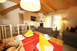 TV, fireplace