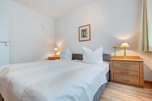 2 bedrooms, travel cot, WiFi