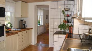 Réfrigérateur, plaque de cuisson, lave-vaisselle, cafetiÚre/bouilloire