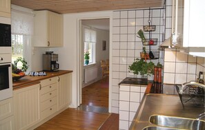 Réfrigérateur, micro-ondes, plaque de cuisson, lave-vaisselle