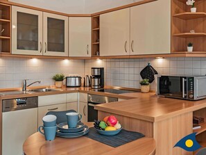 Kühlschrank, Mikrowelle, Ofen, Geschirrspüler