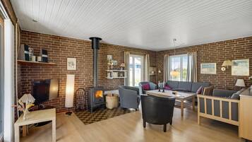 Televisie en een open haard