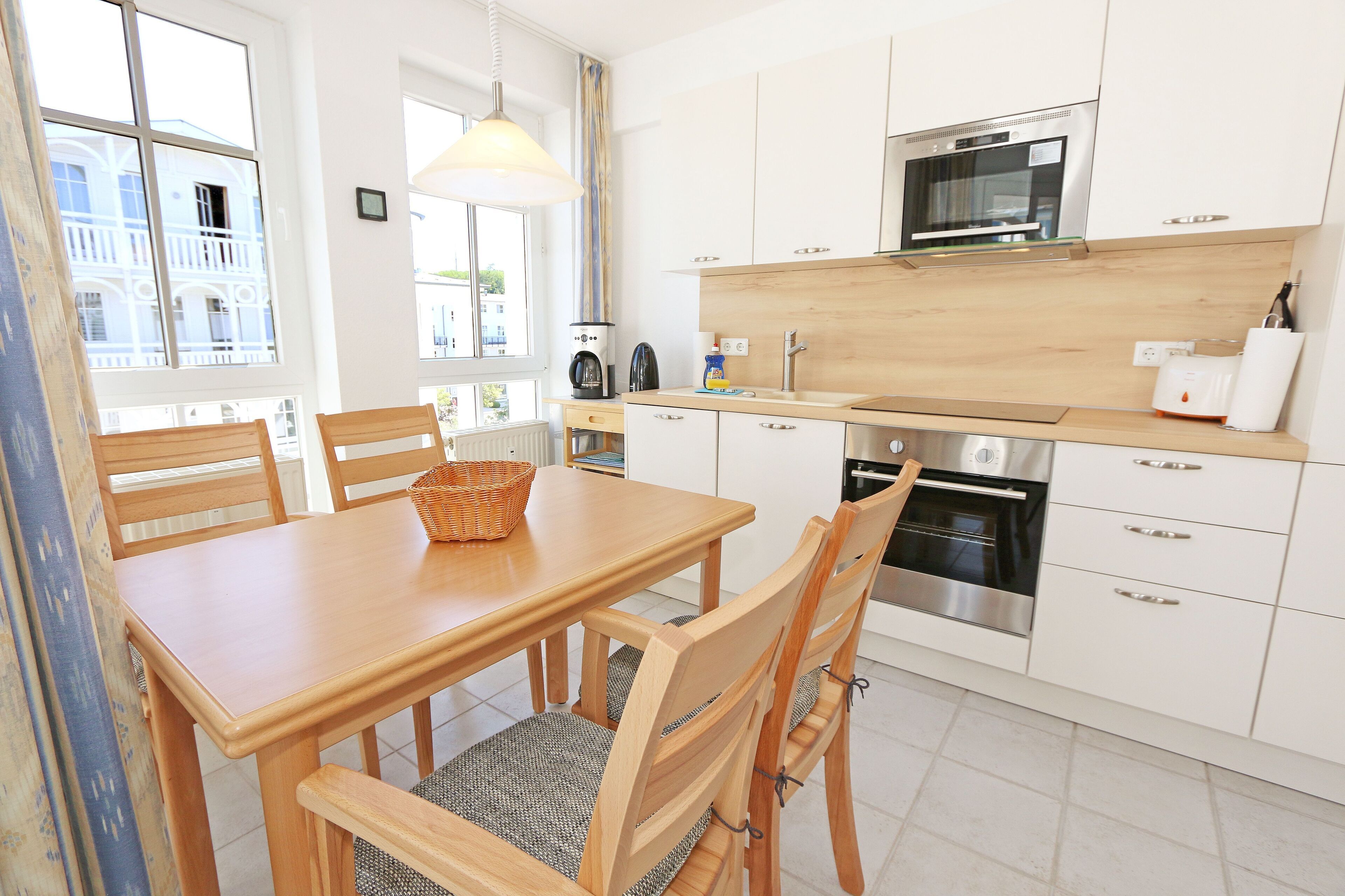 Kühlschrank, Mikrowelle, Ofen, Geschirrspüler