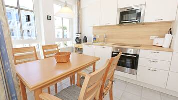 Kühlschrank, Mikrowelle, Ofen, Geschirrspüler