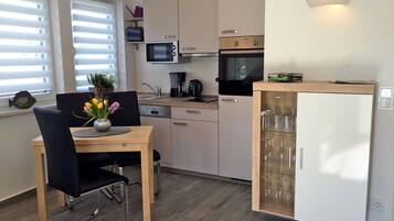 Kühlschrank, Mikrowelle, Ofen, Geschirrspüler