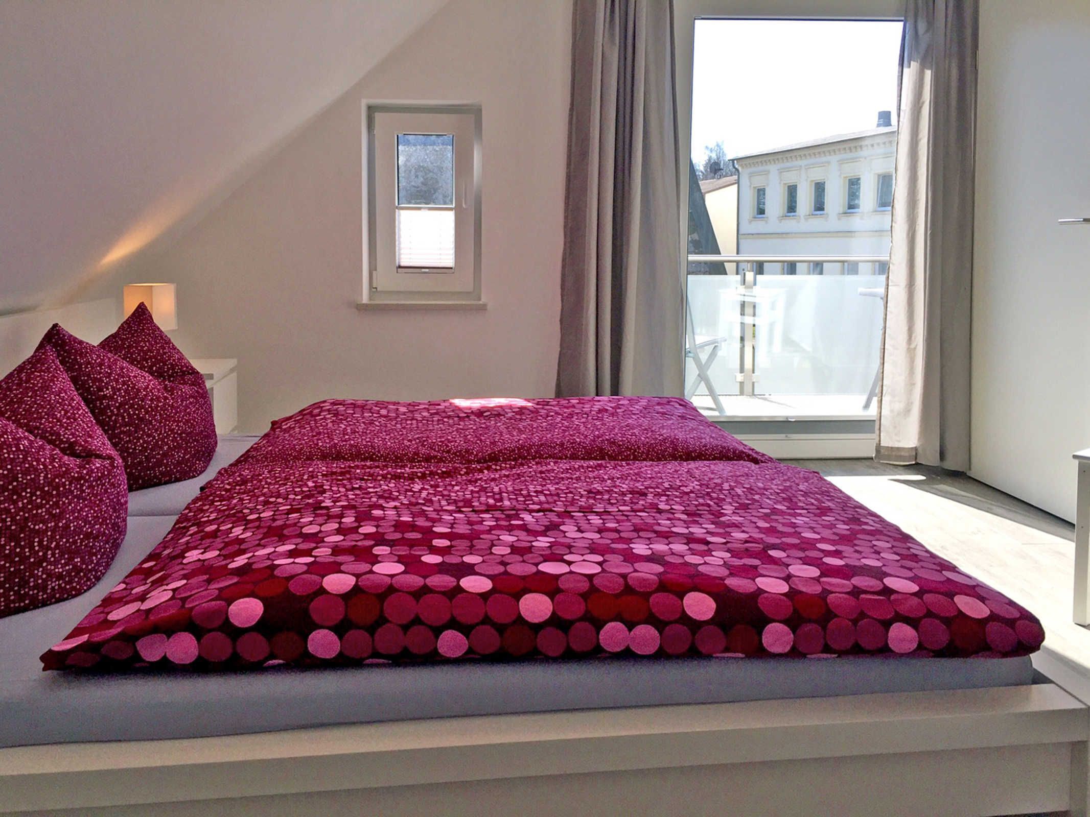 3 bedrooms, travel crib, WiFi, bed sheets