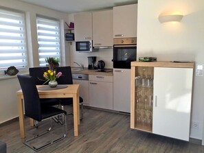 Kühlschrank, Mikrowelle, Ofen, Geschirrspüler