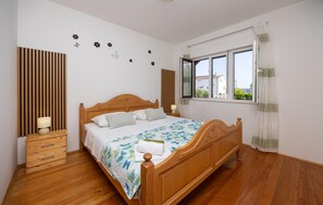 4 soverom, reiseseng for barn, wi-fi (inkludert) og sengetøy