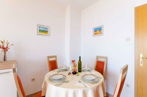 Dining - Holiday apartment with air conditioning and sea view (Dramalj)