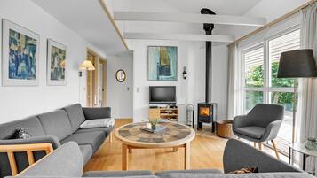 Fernseher, Kamin, DVD-Player, Stereoanlage