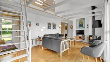 Fernseher, Kamin, DVD-Player, Stereoanlage