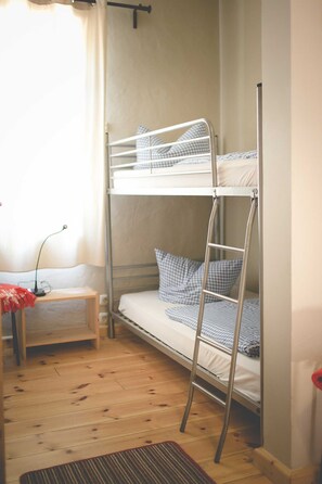 1 bedroom, WiFi, bed sheets