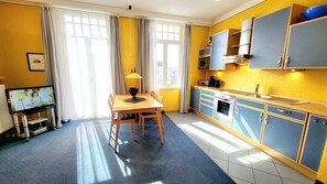 Kühlschrank, Mikrowelle, Ofen, Geschirrspüler