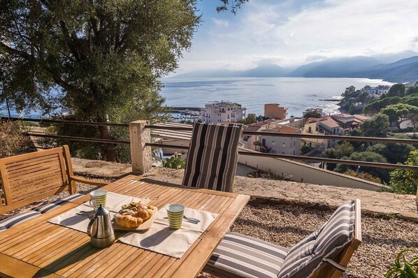 Outdoor dining - Holiday home mit Meerblick (Cala Gonone)