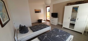 2 bedrooms, travel cot, WiFi, bed sheets