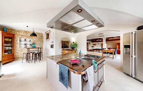 Beautiful home in Malataverne