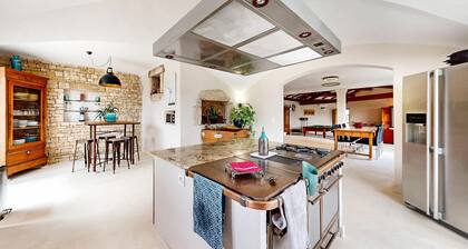 Beautiful home in Malataverne