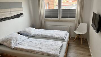 2 bedrooms, travel crib, WiFi