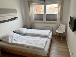 2 bedrooms, travel cot, WiFi